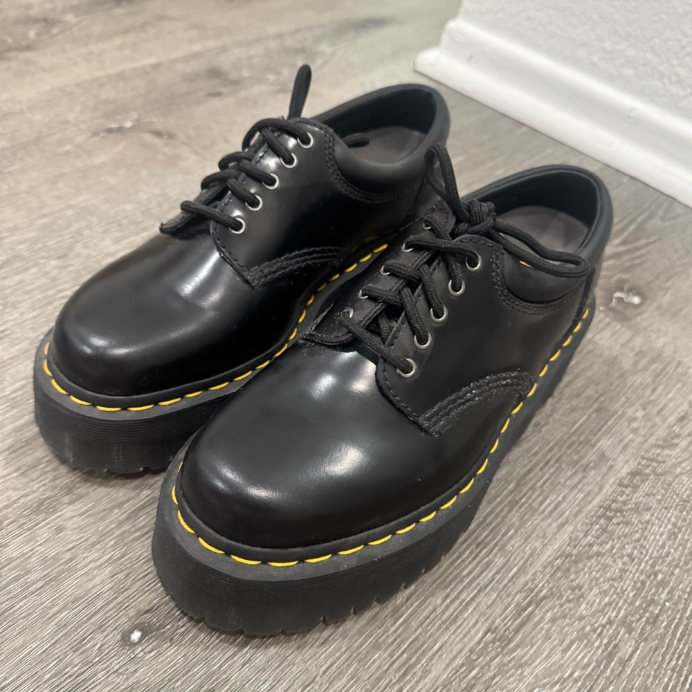Dr.Marten Black Leather Platform shoe. Size: M 7, W 8.5 - Picture 3 of 8